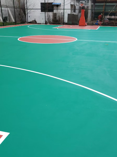 濂溪 球场长期使用易出现地面开裂